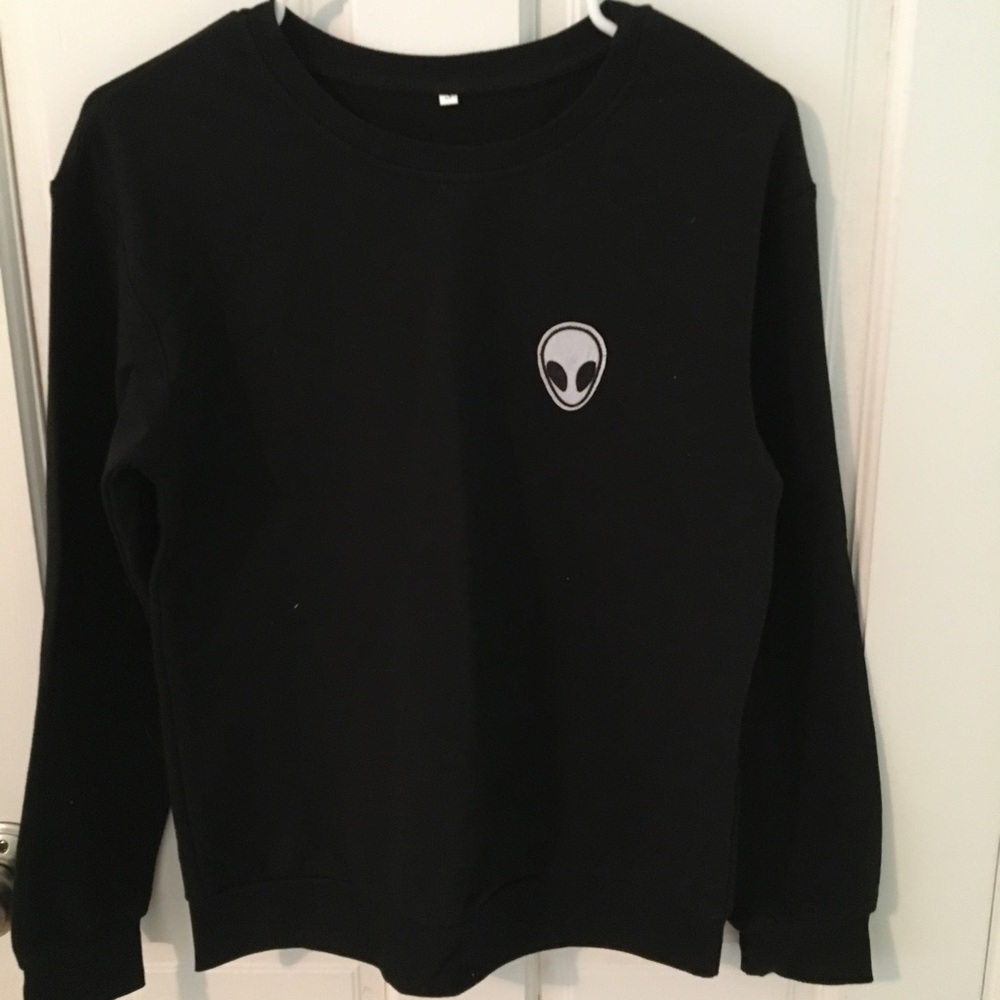 Black crew neck with alien patch